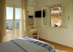 2 bedrooms, iron/ironing board, Internet, bed sheets