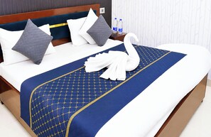 Habitación Deluxe doble, Aire acondicionado | Ropa de cama hipoalergénica, escritorio, sistema de insonorización