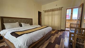 Deluxe Room | Rollaway beds, free WiFi, bed sheets