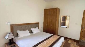 Deluxe Room | Rollaway beds, free WiFi, bed sheets