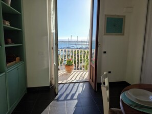 Interior - La casa dei fiori sul mare (Siracusa)