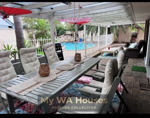 Outdoor dining - Edgewater Whole Holiday Resort (Edgewater)