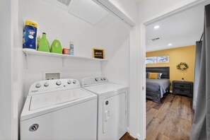 Interior - Escape to peaceful OAK HAVEN, near Yosemite/Bass Lake + Patio + Firepit + Games (Oakhurst)