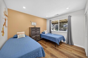 Room - Escape to peaceful OAK HAVEN, near Yosemite/Bass Lake + Patio + Firepit + Games (Oakhurst)