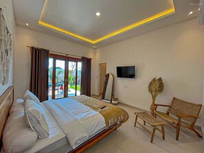 Egyptian cotton sheets, premium bedding, in-room safe - Aleksa Villa (Bali)