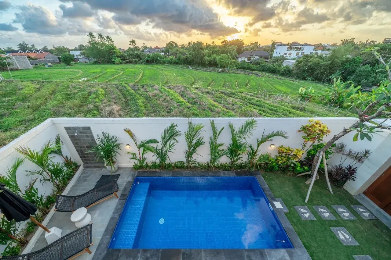 Private pool
