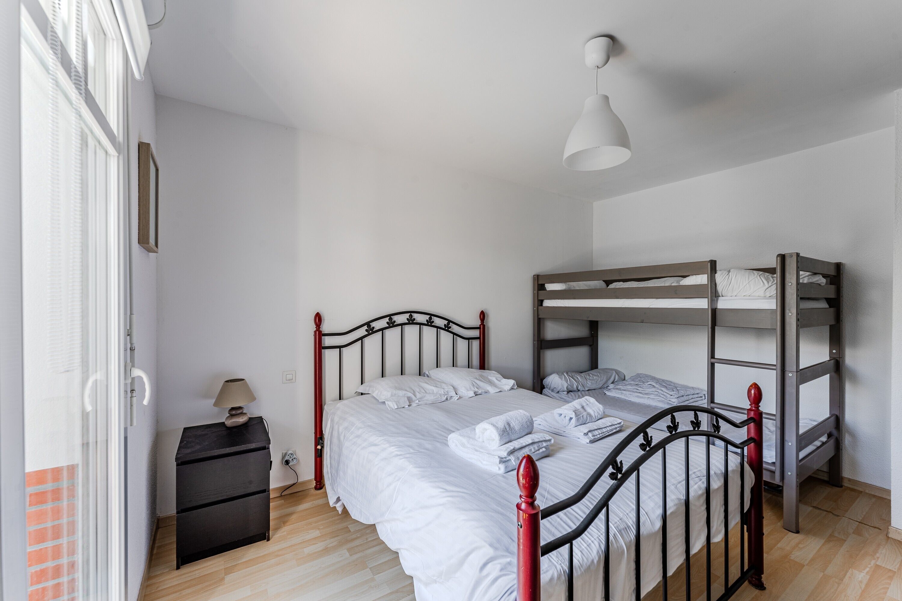 Iron/ironing board, WiFi, bed sheets