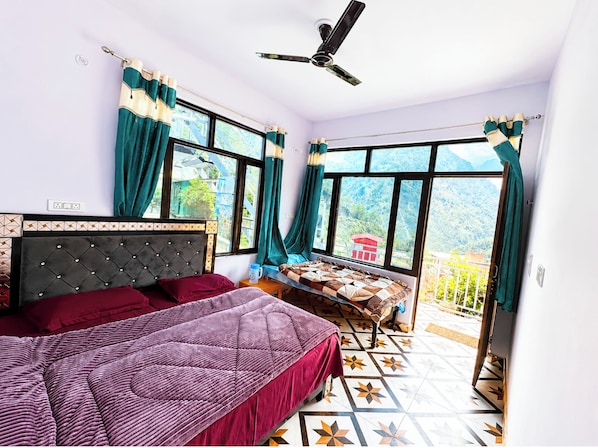 Hypo-allergenic bedding, desk, soundproofing, free WiFi - Hotel Abhishek Sonprayag (Ukhimath)