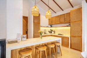 Tetera/pava eléctrica, tostadora, licuadora