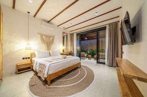 Premium Villa, Pool View | Egyptian cotton sheets, premium bedding, in-room safe, blackout drapes