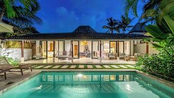 Premium villa, uitzicht op zwembad | Zwembad | Een buitenzwembad