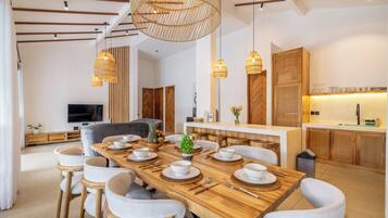 Vila Premium, pemandangan kolam renang | Tempat makan