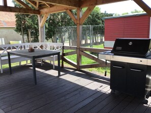 Outdoor dining - Vrbo Property (Bartenshagen-Parkentin)