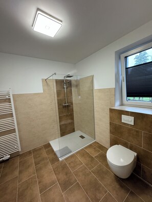 Bathroom - Vrbo Property (Bartenshagen-Parkentin)