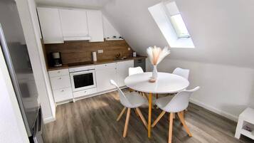 Kühlschrank, Ofen, Herdplatte, Geschirrspüler