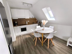 Frigorífic, forn, placa de cuina i rentaplats 