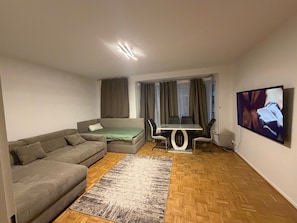 TV - Apartment 'Familie  4OG' with Wi-Fi (Bonn)