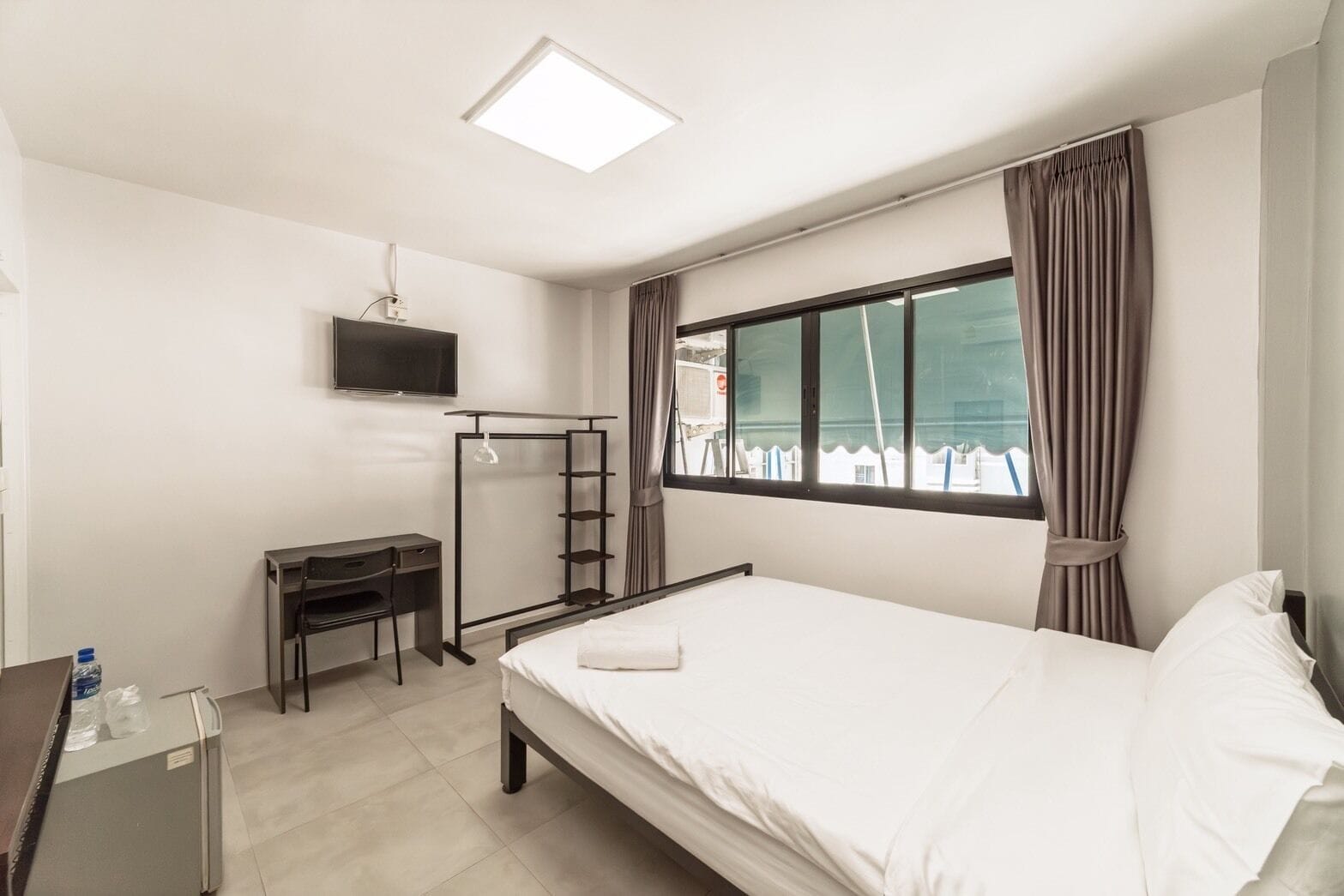 Free WiFi, bed sheets