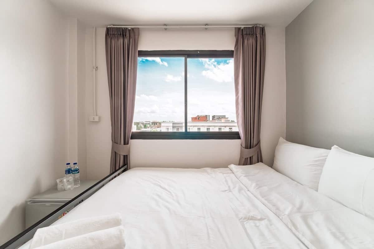 WiFi (free), bed sheets