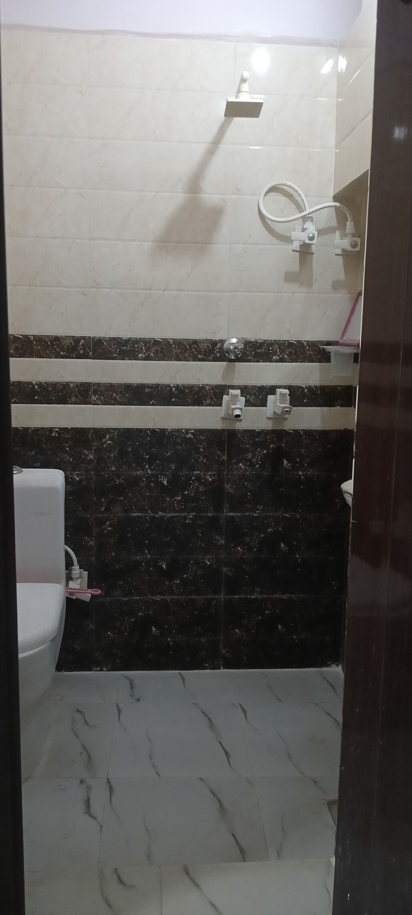 Camera Basic | Bagno | Doccia, sapone, shampoo