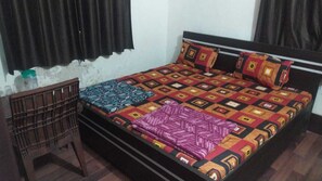 Economy Room - Shri Bankey Bihari Yatri Niwas Homestay  (Vrindavan)