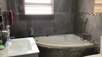 Douche, serviettes fournies