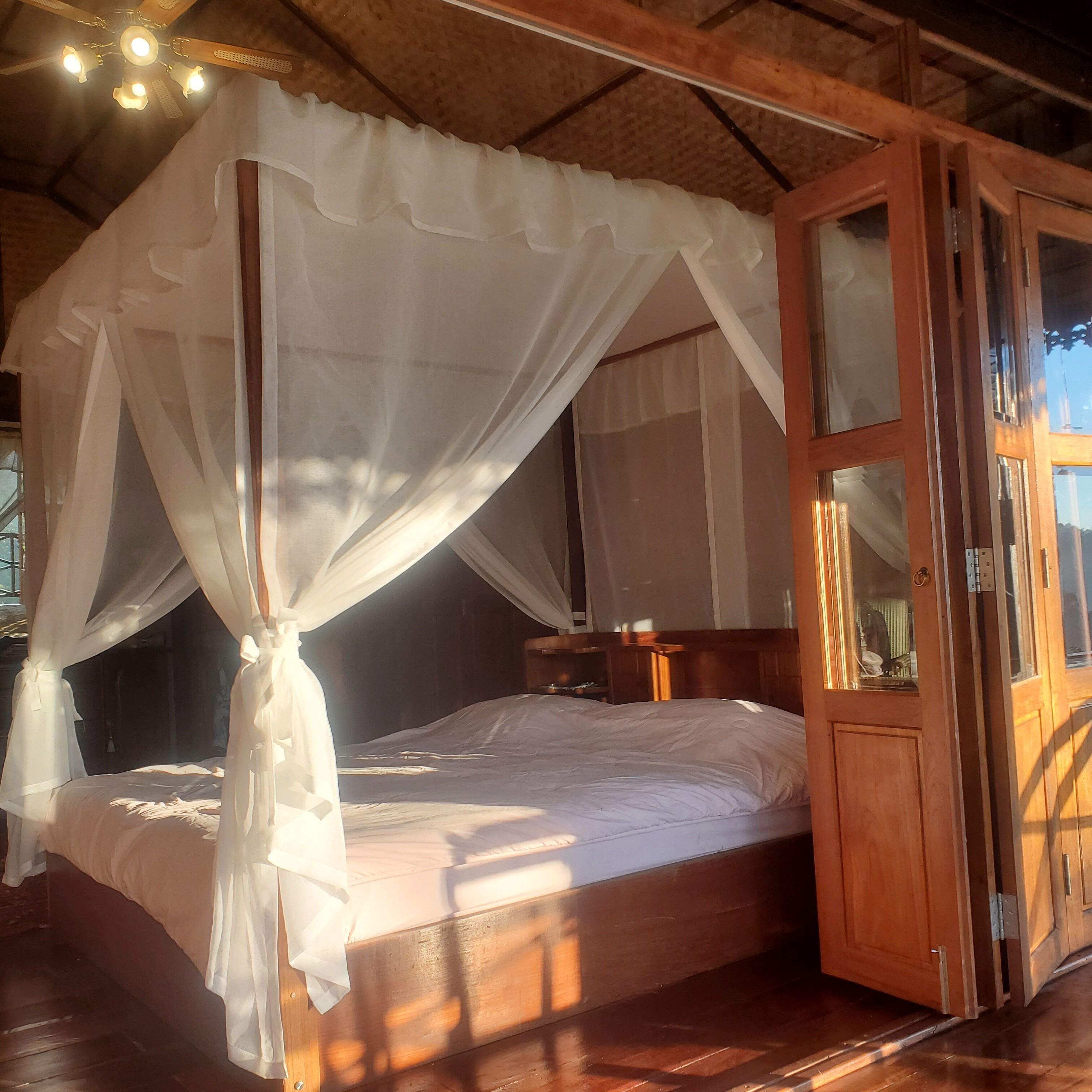 Free WiFi, bed sheets