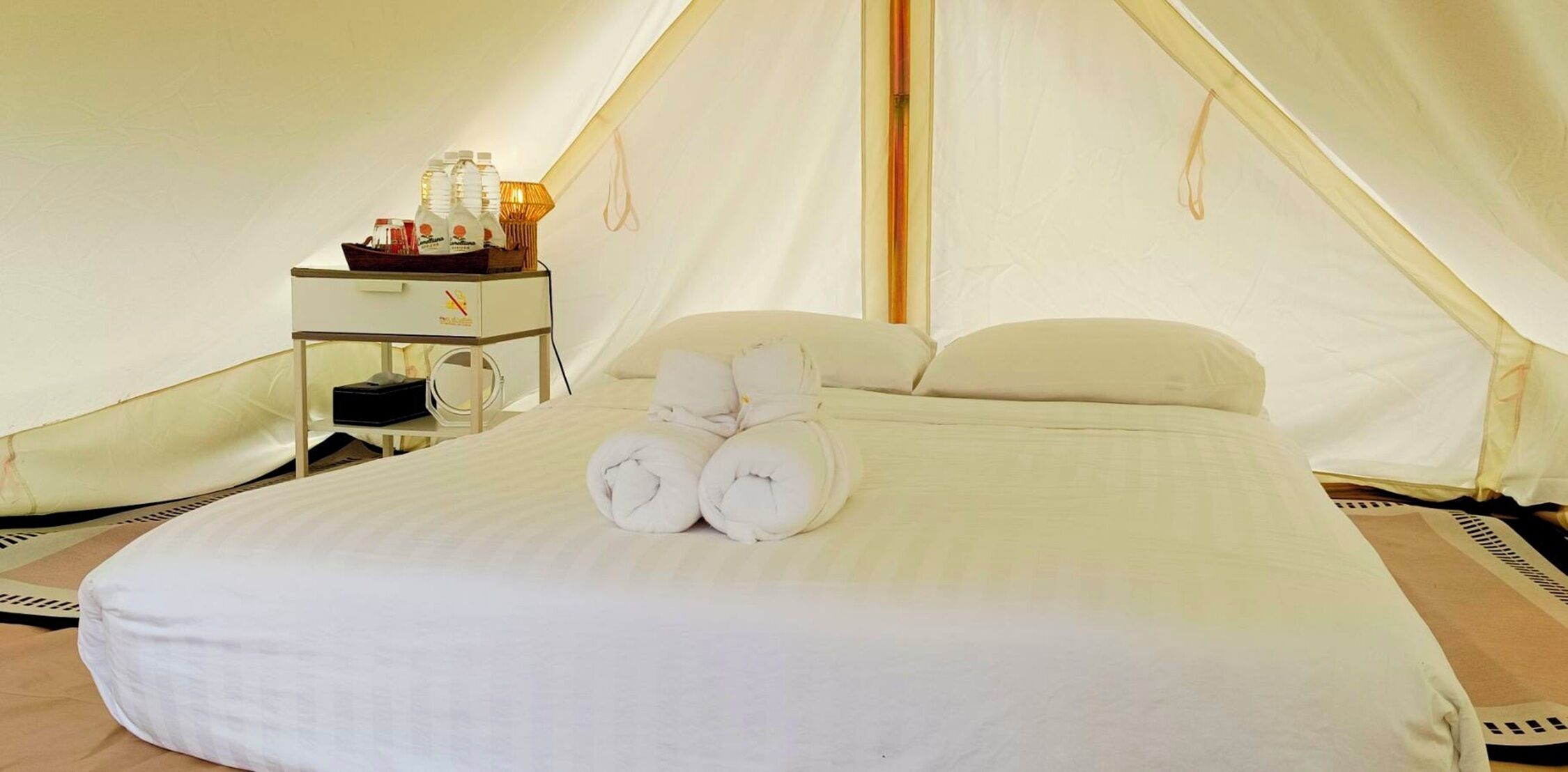 Starlight Tent | Free WiFi, bed sheets
