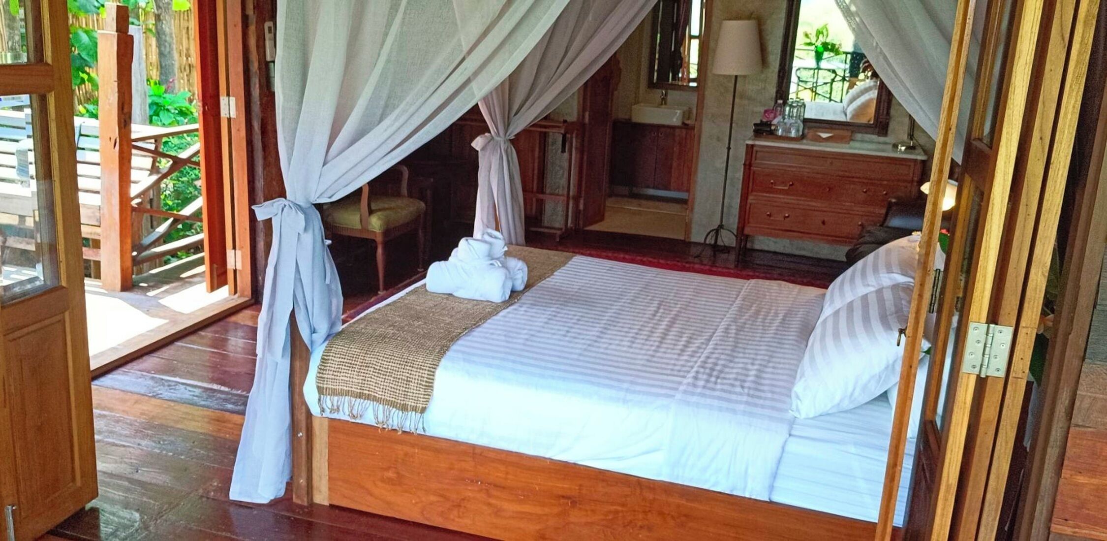 Wifi gratis y ropa de cama 