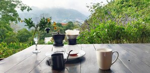 Petit déjeuner buffet servi tous les jours en supplément