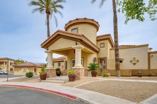 2 Resort-Style Pools! Condo Near Mesa Market Place