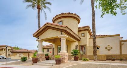 2 Resort-Style Pools! Condo Near Mesa Market Place