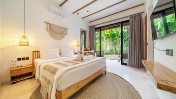Luxe villa, uitzicht op zwembad | Lakens van Egyptisch katoen, luxe beddengoed, individueel gedecoreerd