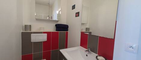 Shower, towels
