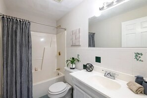 Bathroom - 3-bd condo near Red Line, unit A/C & laundry - perfect for long World Cup stays! (Boston)