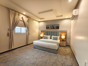 Deluxe-Doppelzimmer, Stadtblick | Bügeleisen/Bügelbrett, kostenloses WLAN