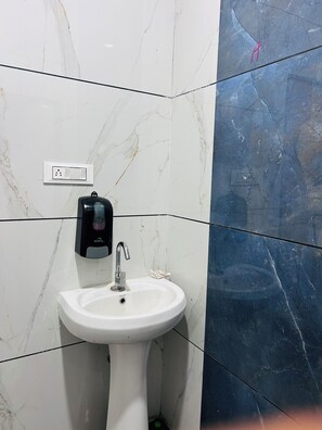 Camera Deluxe | Bagno | Doccia, asciugamani