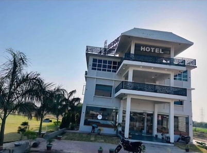 Shaahi Resort