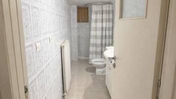Basic Apartment | Bathroom