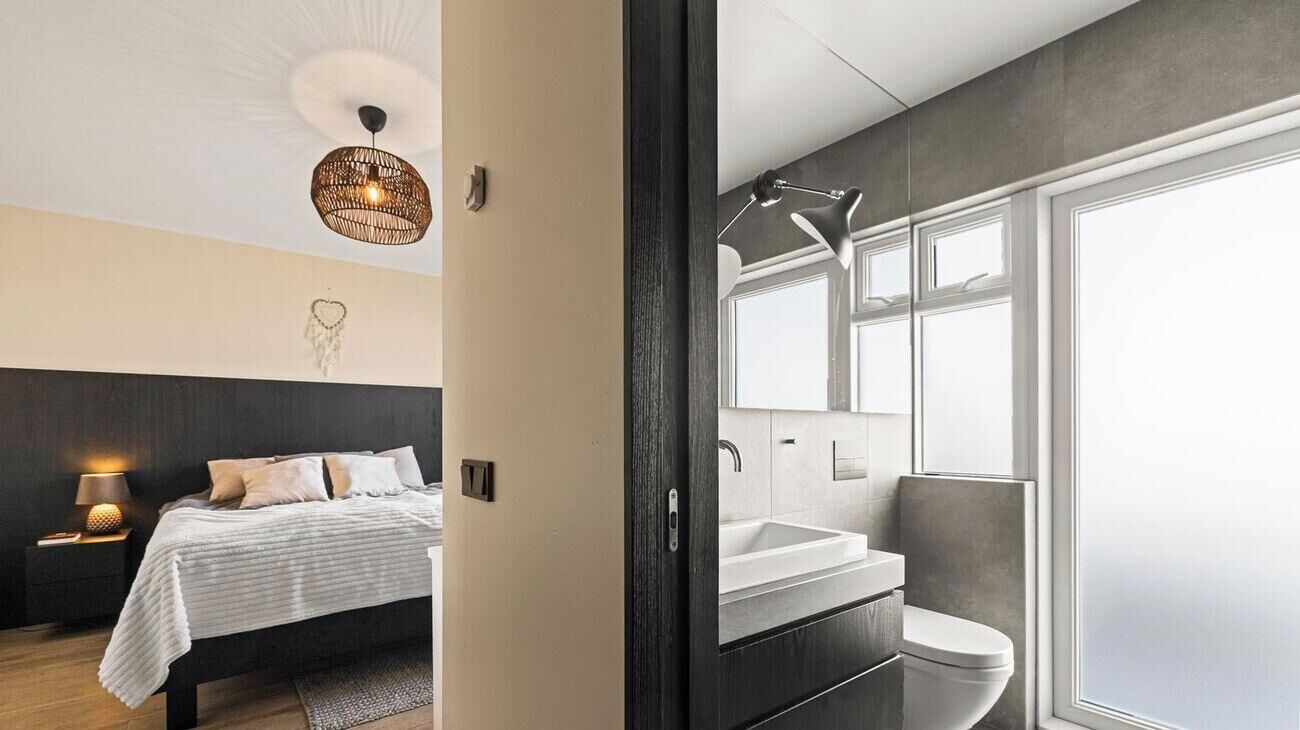 5 bedrooms, WiFi, bed sheets