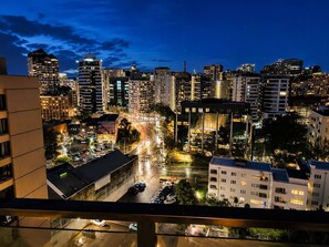 Property grounds - Swimming pool Resort family retreat in CBD (CBD)