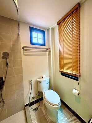 Deluxe Studio, City View | Bathroom - Mersey Residence Koh Samui (Koh Samui)