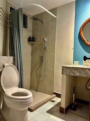 Studio | Bathroom - Mersey Residence Koh Samui (Koh Samui)