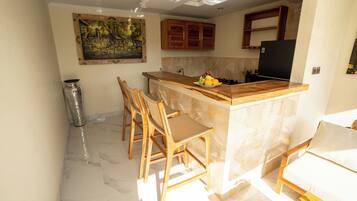 Deluxe Villa, 3 Bedrooms, Pool View | Dining