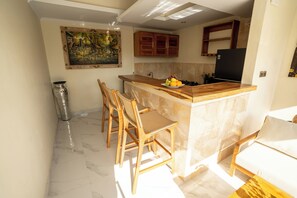 Deluxe Villa, 3 Bedrooms, Pool View | Dining - Villa Manik Uma (Tabanan)