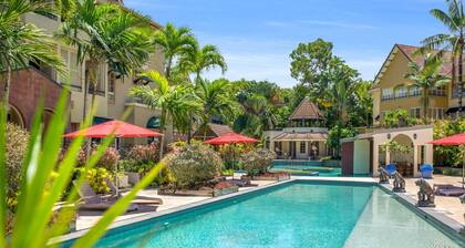 Top-Floor Couples Retreat at The Lakes Cairns Resort with Balcony, Pools and Secure Parking