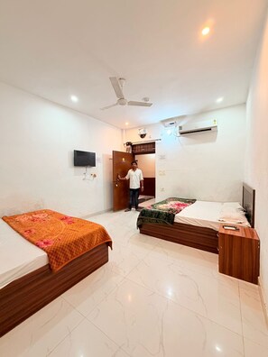 Room - Mohit guest in vrindavan (Vrindavan)