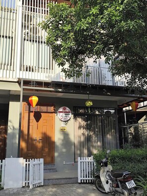 ด้านหน้าที่พัก
