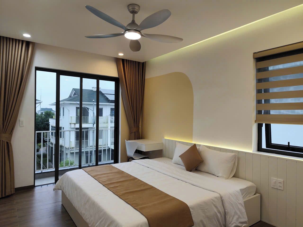 Luxury-Doppelzimmer, Balkon, Stadtblick | Hochwertige Bettwaren, Daunenbettdecken