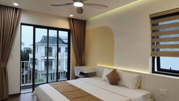 Luxury-Doppelzimmer, Balkon, Stadtblick | Hochwertige Bettwaren, Daunenbettdecken